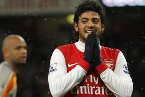 بعد مسيرة امتدت 19 عامًا.. كارلوس فيلا يعلن اعتزاله كرة القدم